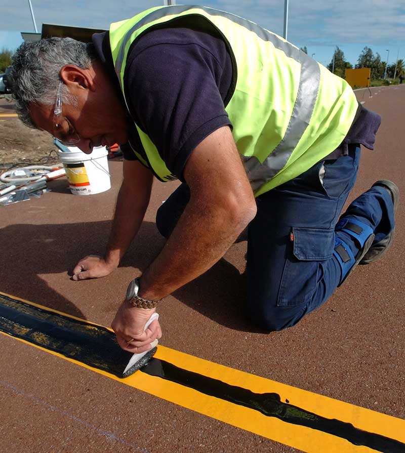 Levelling the resin